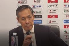 許利民：小曾想來(lái)球場(chǎng)但實(shí)在疼得起不來(lái)，擁有這樣的團(tuán)隊(duì)很幸運(yùn)