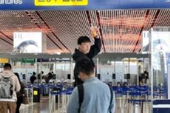 楊瀚森社交媒體發(fā)布檢票登機(jī)照 率先開啟NBA追夢之旅