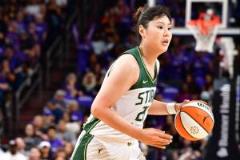 李月汝首秀亮眼 球隊5分4板4助領(lǐng)跑賽場