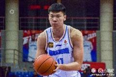 范子銘10中5僅得10分3板，兩次失誤五次犯規(guī)令人失望
