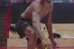 巴特勒中國行，空余時(shí)間堅(jiān)持鍛煉...