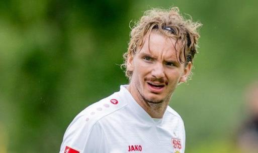 記者：拜仁欲引進(jìn)前鋒，首選沃爾特馬德，備選恩昆庫(kù)