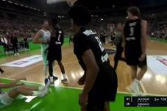 好勝心東契奇與前湖人球員邦加起沖突！怒推后者+狂噴垃圾話