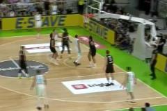 什么變態(tài)球感東契奇被犯規(guī)后隨手一拋，打進(jìn)逆天高打板2+1