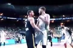 惺惺相惜，情不自禁！薩博尼斯：哈哈，笑早了吧！