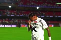 被踢哭了桑托斯0-6慘敗對(duì)手，內(nèi)馬爾賽后痛哭著離開(kāi)球場(chǎng)