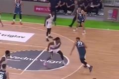 湖蜜見(jiàn)了狂喜瘦下來(lái)的東契奇熱身賽輕取28分10助攻~~~