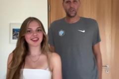 身材這么頂嗎獨行俠名宿司機與侄女跳舞，后者因顏值瞬間走紅