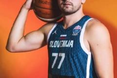 這肱二頭??？東契奇歐錦賽定妝照出爐這么一看確實瘦了一圈