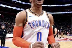 最后這個(gè)扭屁股是什么意思？球員底角空位沒接到傳球，然后……