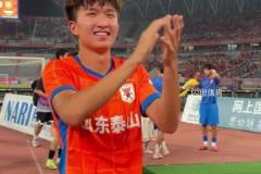 害羞靦腆大男孩一枚無疑！沉浸式體驗王昊斌謝場，臉上都樂開花了