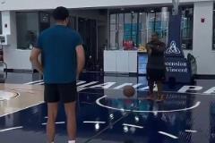 早日康復(fù)！大傷三個(gè)月后哈利伯頓首次進(jìn)行投籃訓(xùn)練！