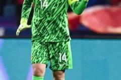 尷尬！王大雷剛在杭州領(lǐng)取中國金手套獎(jiǎng)，對澳大利亞時(shí)黃油手丟球