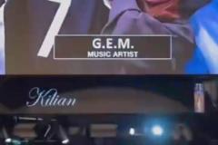 貴賓！籃網(wǎng)主場現(xiàn)場 不僅送鄧紫棋專屬球衣 還放了《光年之外》