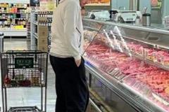 東子：今天贏球了，要不要整點五花肉獎勵一下