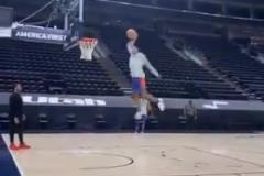 腦袋平筐！小丹尼斯-史密斯的彈跳還是這么炸裂