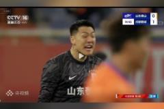 被對(duì)手狂轟亂炸屢次救險(xiǎn)！王大雷面部猙獰怒吼隊(duì)友