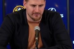 約老師 ！要不考慮一下湖人，他們迫切需要一個中鋒