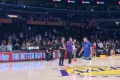 兩人對視內(nèi)維爾問卡拉格：范迪克和薩拉赫比主教練更有用嗎？