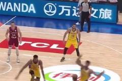 歐洲籃球的典范！上帝視角看拉脫維亞這次精彩的團(tuán)隊(duì)配合！