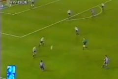 隊(duì)長(zhǎng)牌飛餅！杰拉德外腳背精準(zhǔn)助攻斯圖里奇