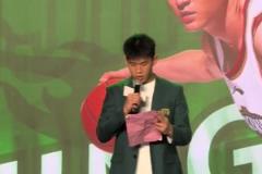 下一次穿西裝就是選秀大會！林葳曾穿著西裝上臺講話~