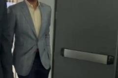 在想些啥呢？獨行俠GM哈里森賽后離開球館，表情十分嚴肅