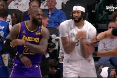 注意點影響！老詹&海斯又在場上和濃眉打情罵俏！