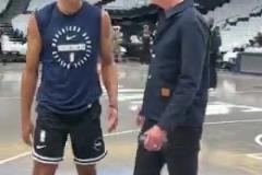 克里斯蒂：佩林卡你老實交代，怎么想著把我送了