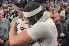 東契奇：我和老詹說好了，下賽季把你交易回來！濃眉：一言為定啊