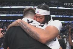 聊了啥？重磅交易兩大主角東契奇與濃眉 賽后擁抱致意&耳語