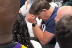 很不甘！看到東契奇今日在場上出色表現(xiàn)，庫班坐場下沮喪搖頭