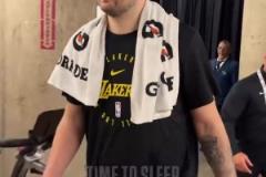 狂轟45分有何感受？東契奇：補覺時間！