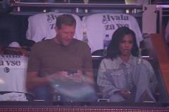 不學好啊諾維茨基自拍做鬼臉時，疑似做出莫蘭特的手榴彈手勢