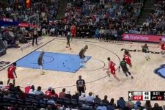 太真實(shí)了！街頭采訪：你愿意交易走獨(dú)行俠所有人換東契奇回來嗎？