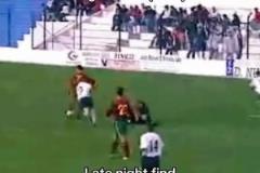 尷尬，中甲青島紅獅中衛(wèi)孫錫鵬解圍失誤+烏龍助攻送對手讀秒絕殺