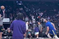 賽前就扣一扣吧！庫里的熱身還是那么有意思！