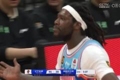 雙刃劍！哈雷爾旱地拔蔥補(bǔ)扣 緊接著回防危險(xiǎn)動(dòng)作吃到違體