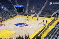 今天沒(méi)有得到出場(chǎng)機(jī)會(huì)！庫(kù)明加賽后還留在場(chǎng)地練習(xí)投籃