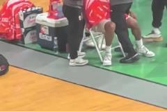 這也太硬了新疆外援黑根斯昨日肩膀脫臼 竟臨時(shí)接上再次登場(chǎng)