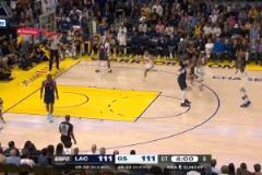 庫(kù)里是累了嗎？加時(shí)賽關(guān)鍵時(shí)刻，庫(kù)里一個(gè)上籃不進(jìn)+一個(gè)失誤！