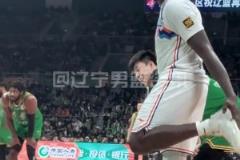 哈雷爾狂噴奧利弗：我會(huì)在澳洲干你小子！裁判吹T送他離場(chǎng)