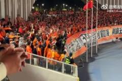 泰山球迷硬是把西海岸的主場(chǎng)搞成了自己的主場(chǎng)