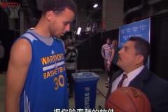 庫(kù)里：這家伙也太無聊了！想抱我就直說唄！