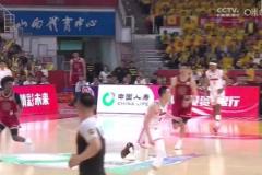 動作太大！胡明軒破壞進攻大力撞飛迪亞洛 險引沖突被吹違體！