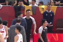 直接上國罵杜鋒賽中怒噴閆軍：CTMD，對面拉人違體你不判