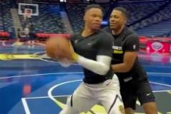 即將對(duì)戰(zhàn)前東家快船！威少開始加強(qiáng)低位跳投訓(xùn)練