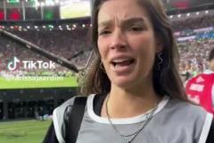 逆天！內(nèi)馬爾給女粉一個微笑，女粉瞬間痛哭流涕