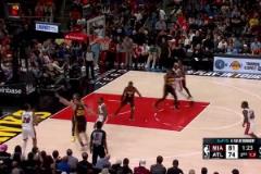 這簡直神了呀！李凱爾左右底角連續(xù)命中兩記接鍋遠投，連取5分！