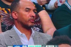 看到濃眉身體不適下場(chǎng)時(shí)，你們來給尼克-哈里森配個(gè)內(nèi)心獨(dú)白